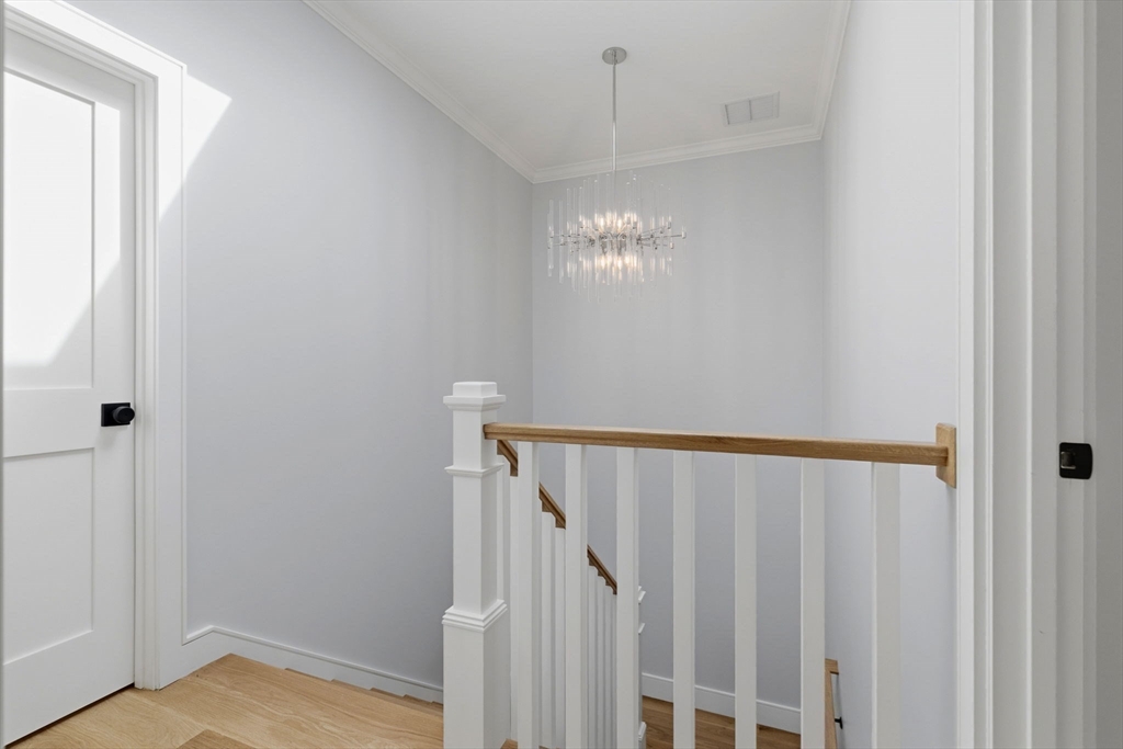 33 Chestnut St # 2