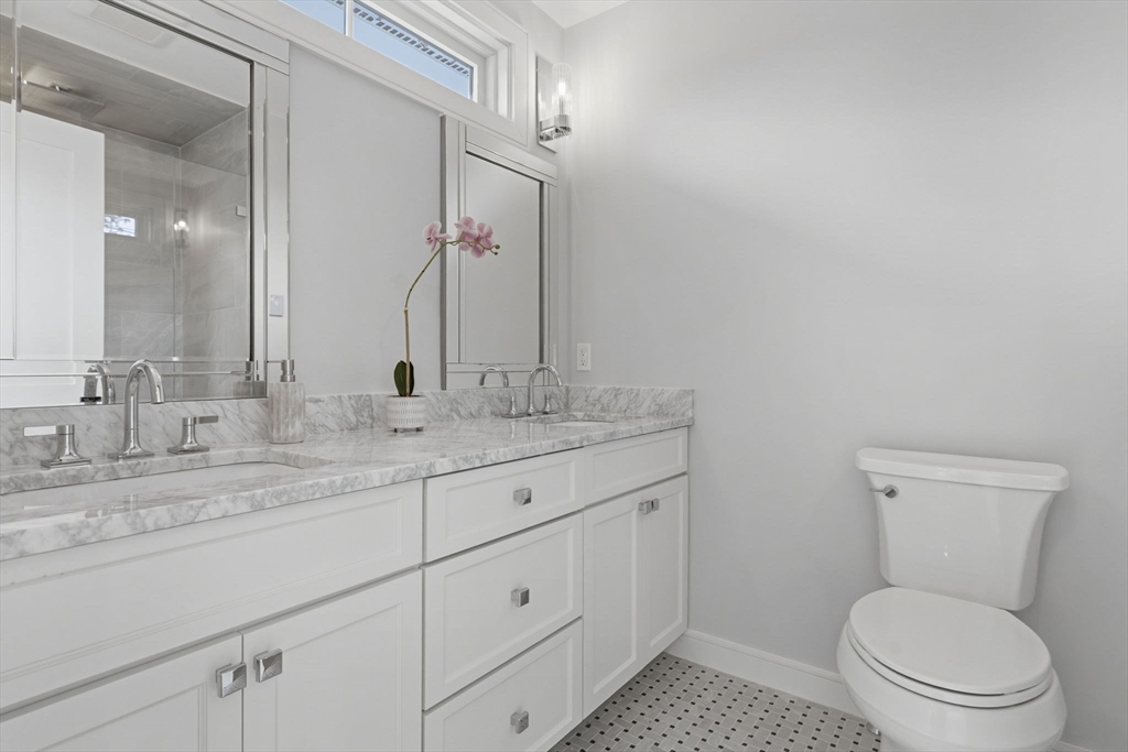 33 Chestnut St # 2
