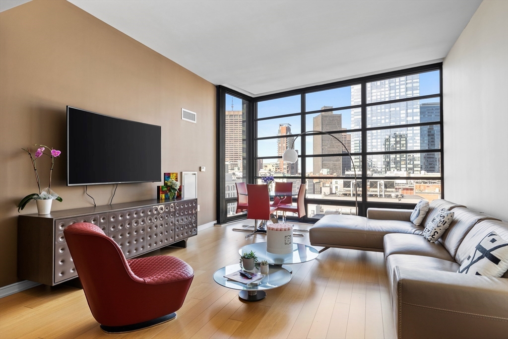 580 Washington St Unit: PH5