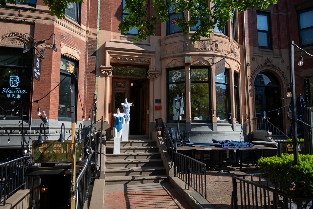 268 Newbury St # 4B