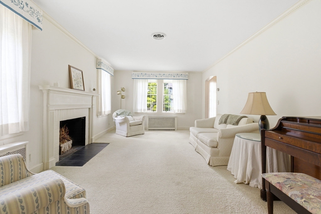 102 Oakdale Road