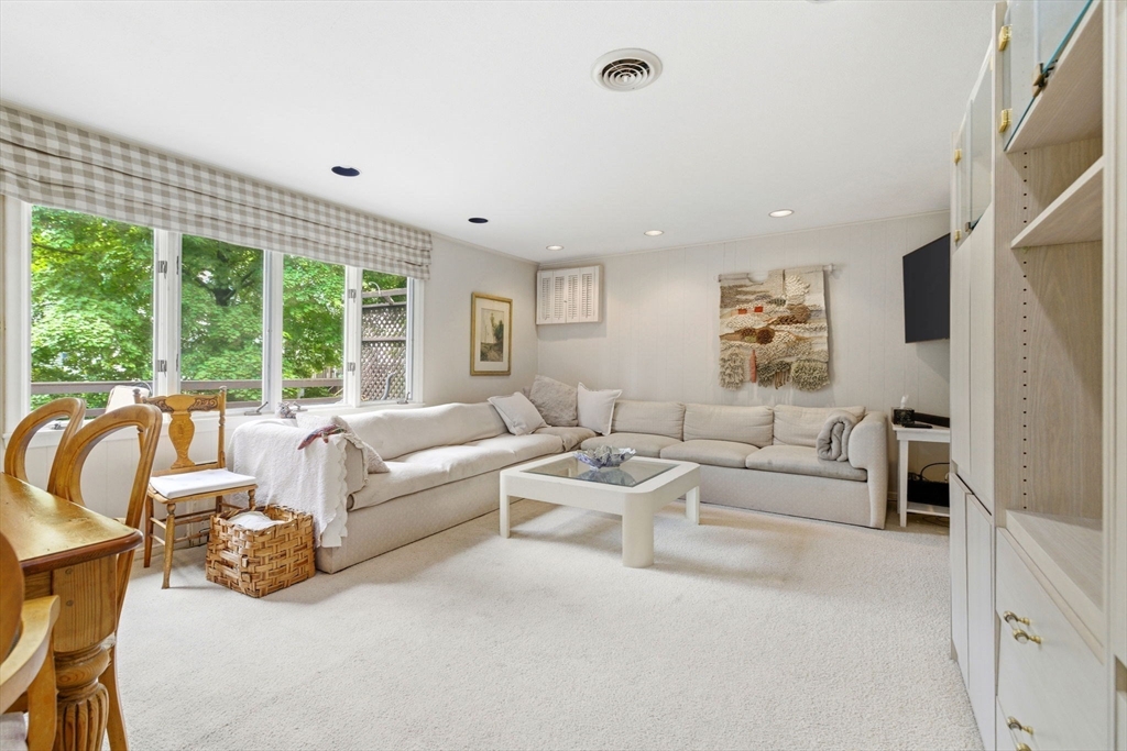 102 Oakdale Road