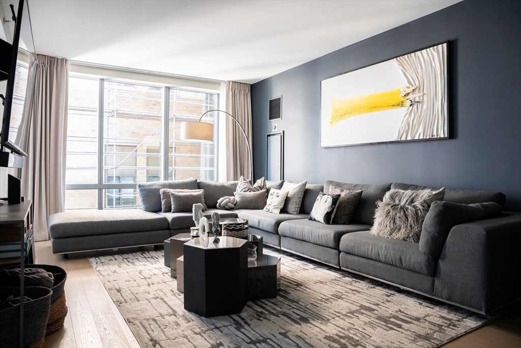 3 Avery St # 604