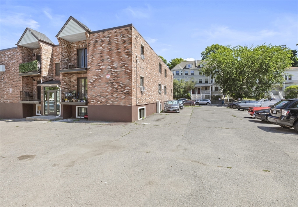 7-11 Abbot St.