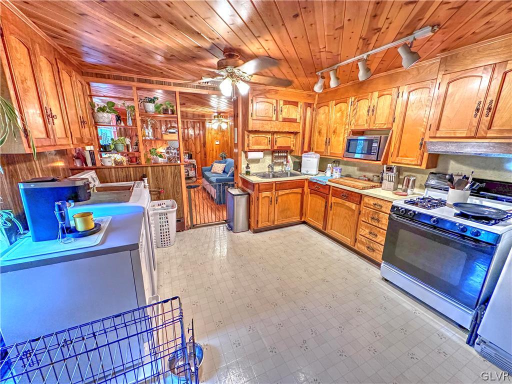 3823 Sycamore Drive