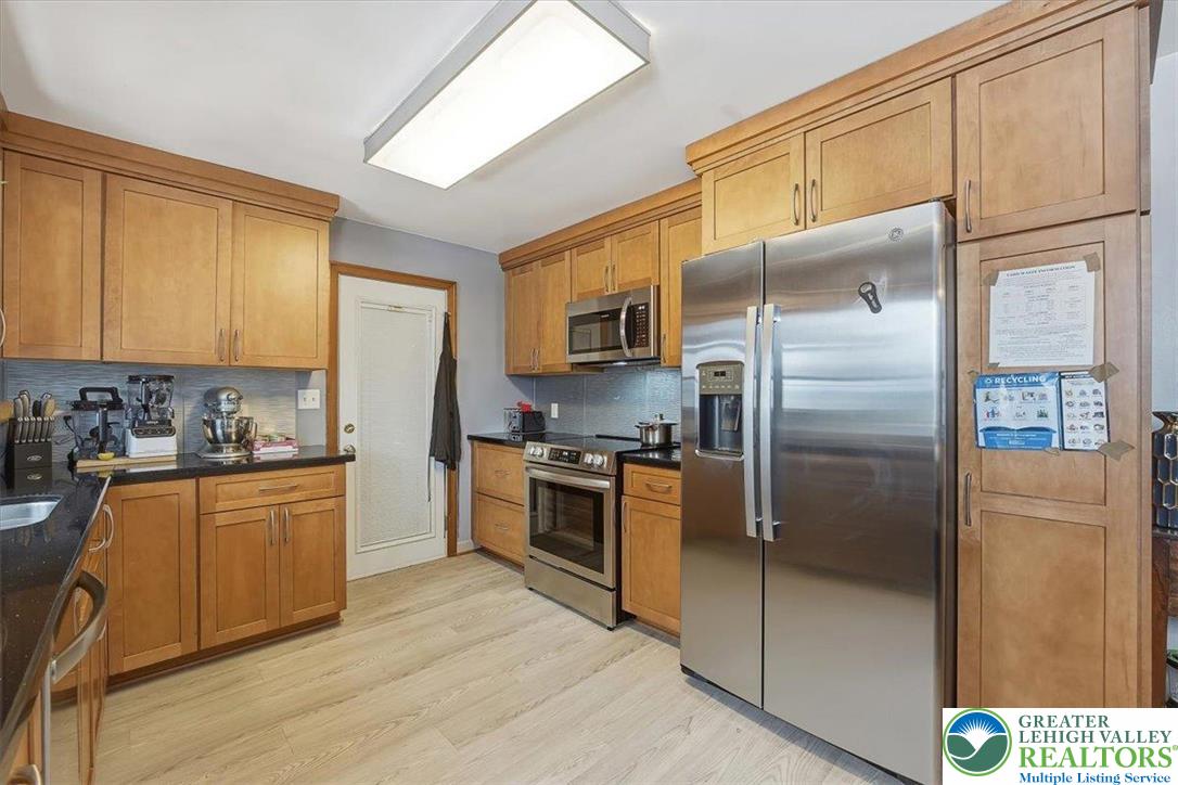 1390 Oakwood Drive