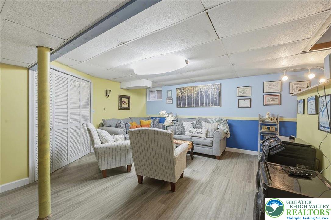 1390 Oakwood Drive