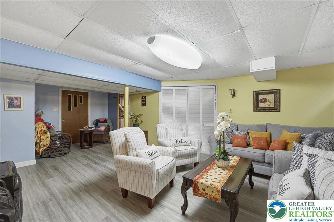 1390 Oakwood Drive