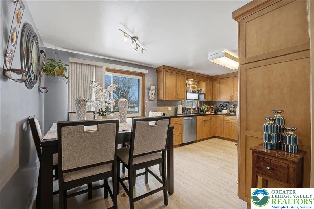 1390 Oakwood Drive