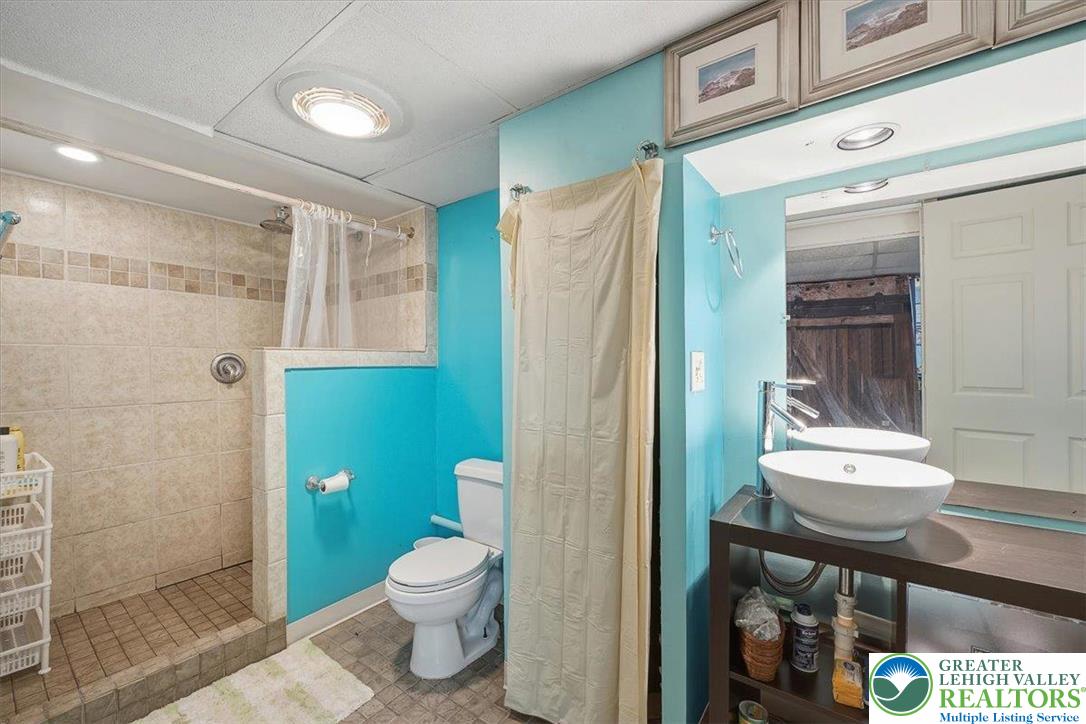 1390 Oakwood Drive