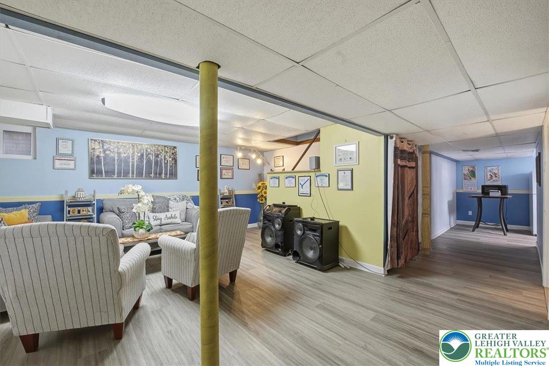 1390 Oakwood Drive