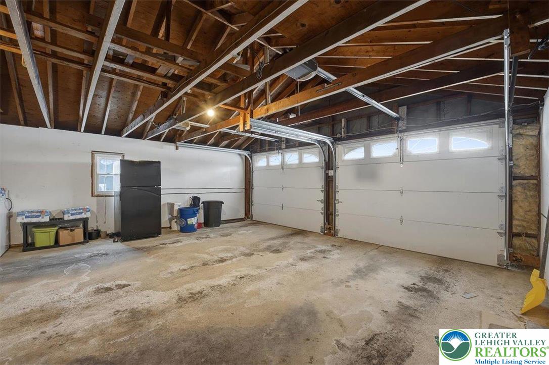 1390 Oakwood Drive