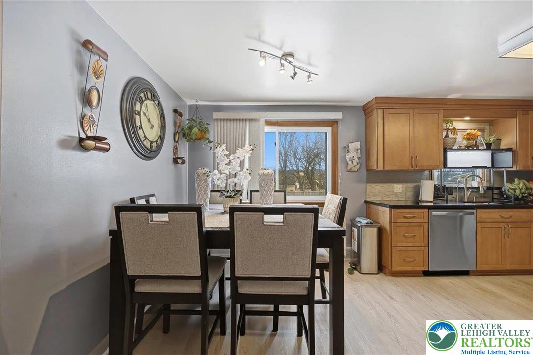 1390 Oakwood Drive