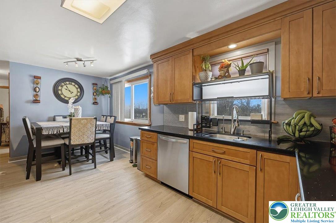1390 Oakwood Drive