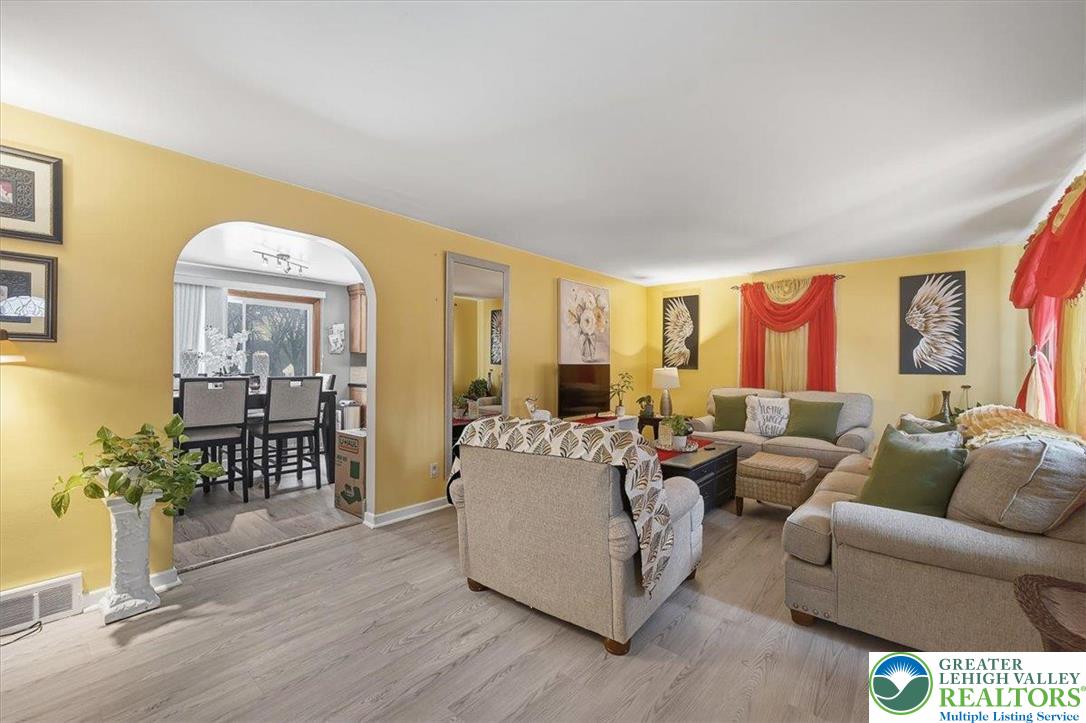 1390 Oakwood Drive