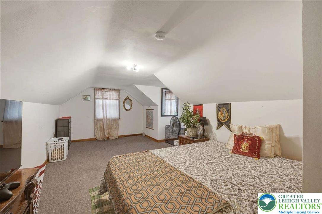 1390 Oakwood Drive