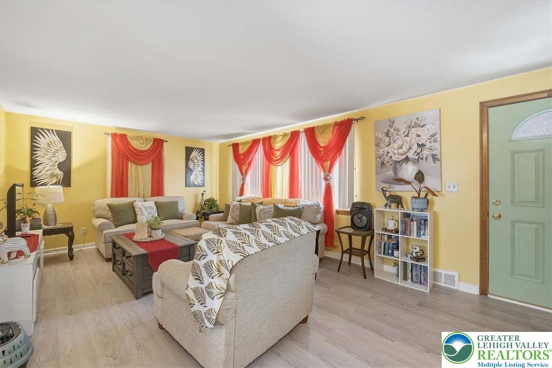 1390 Oakwood Drive