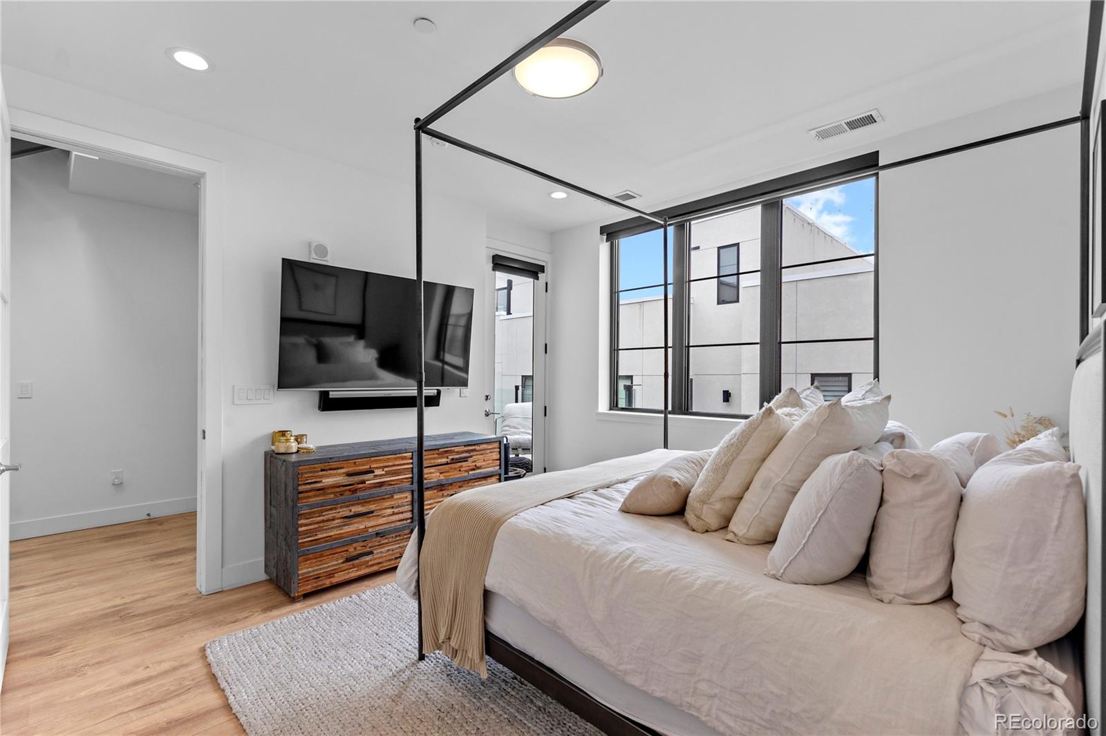 818 Ash Street Unit: 3
