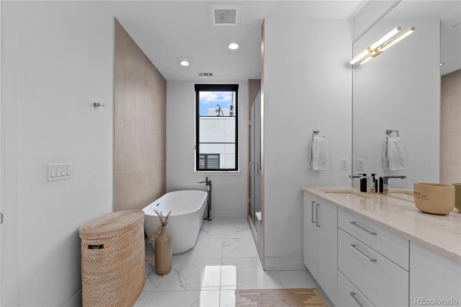 818 Ash Street Unit: 3