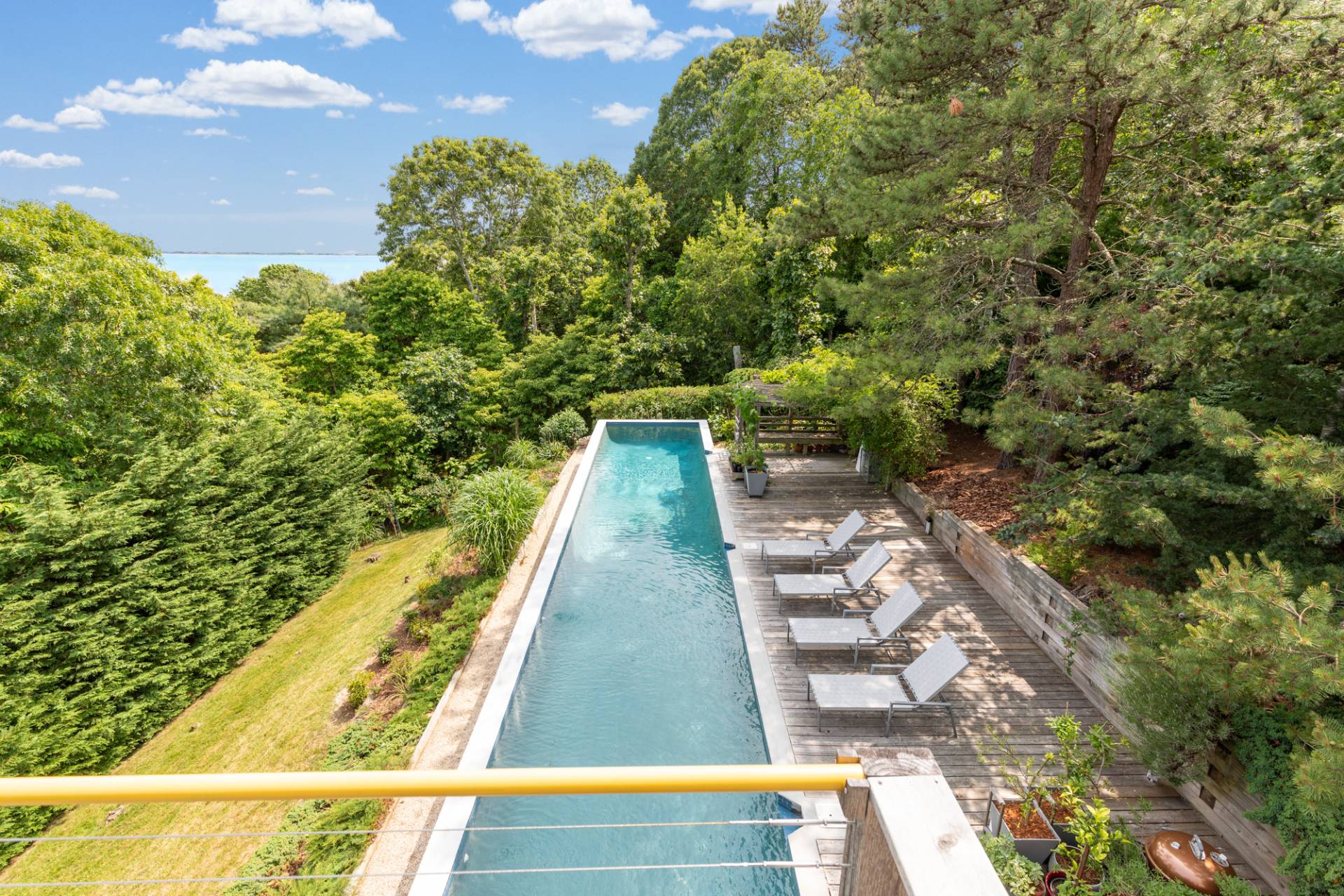 22 HAWTHORNE RD