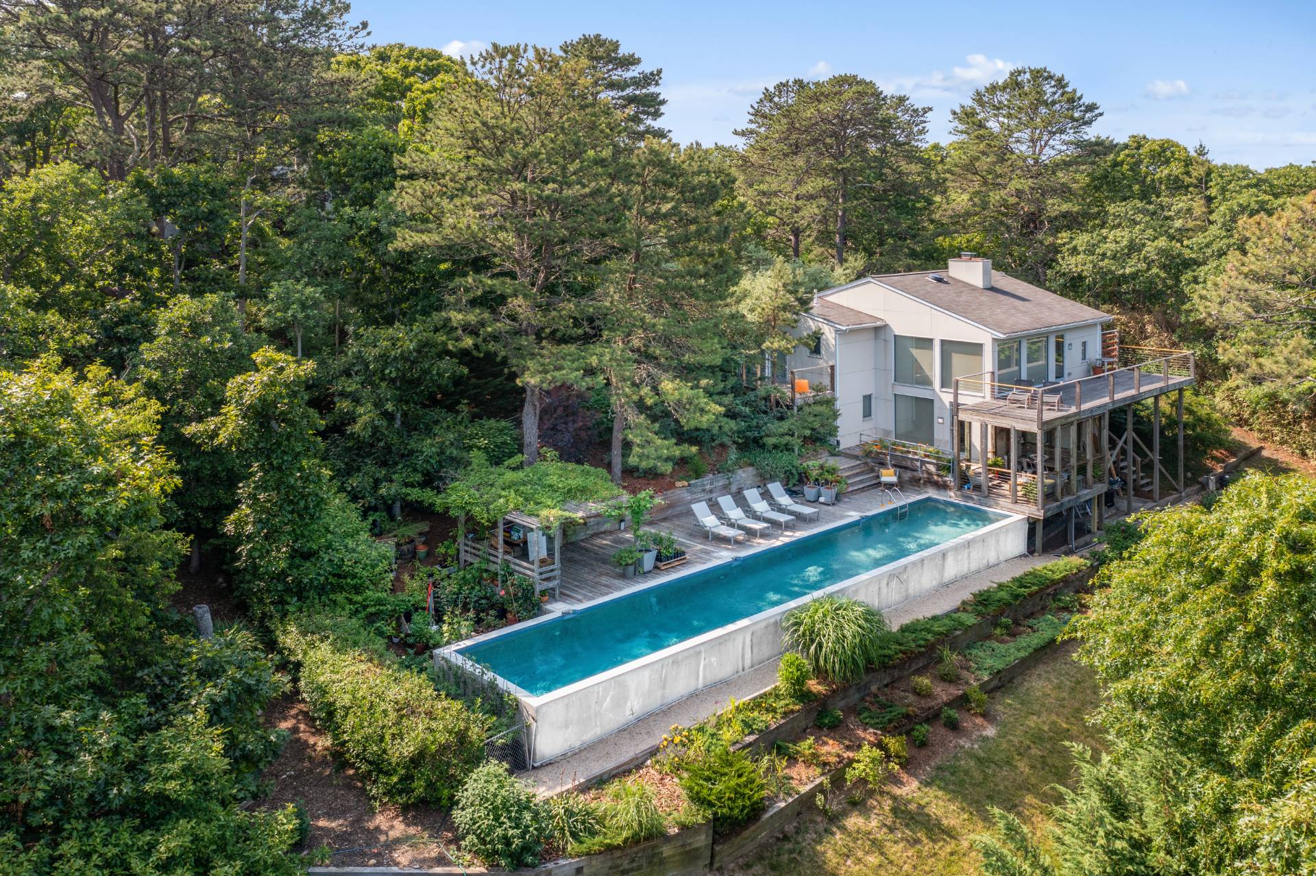 22 HAWTHORNE RD