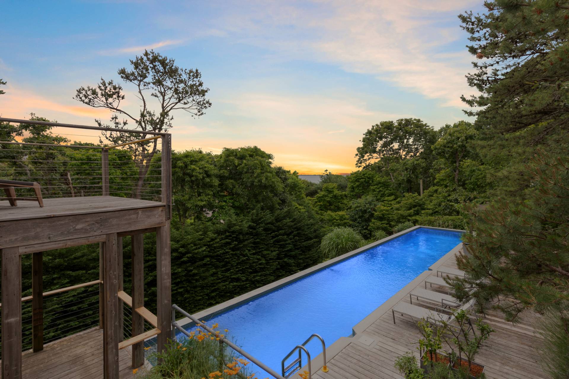 22 HAWTHORNE RD