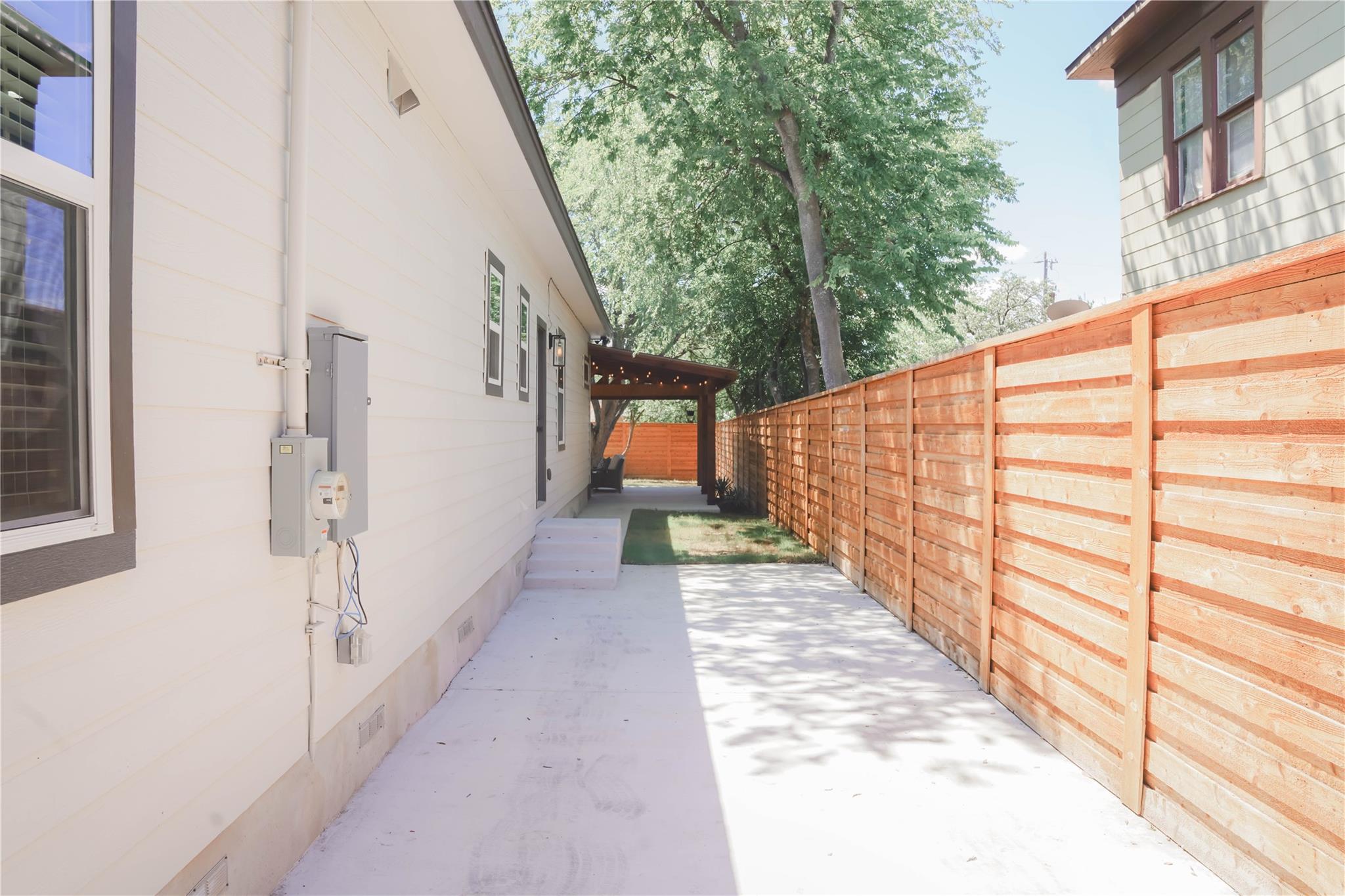 518 Rigsby Ave