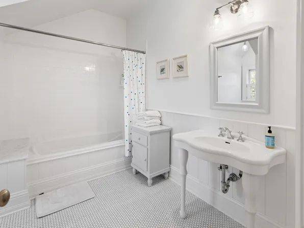 5 Highview Dr