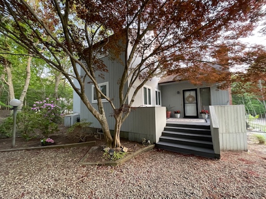 18 PARK CIR