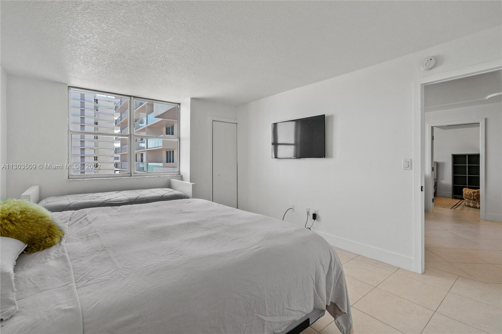 5701 Collins Ave # 712