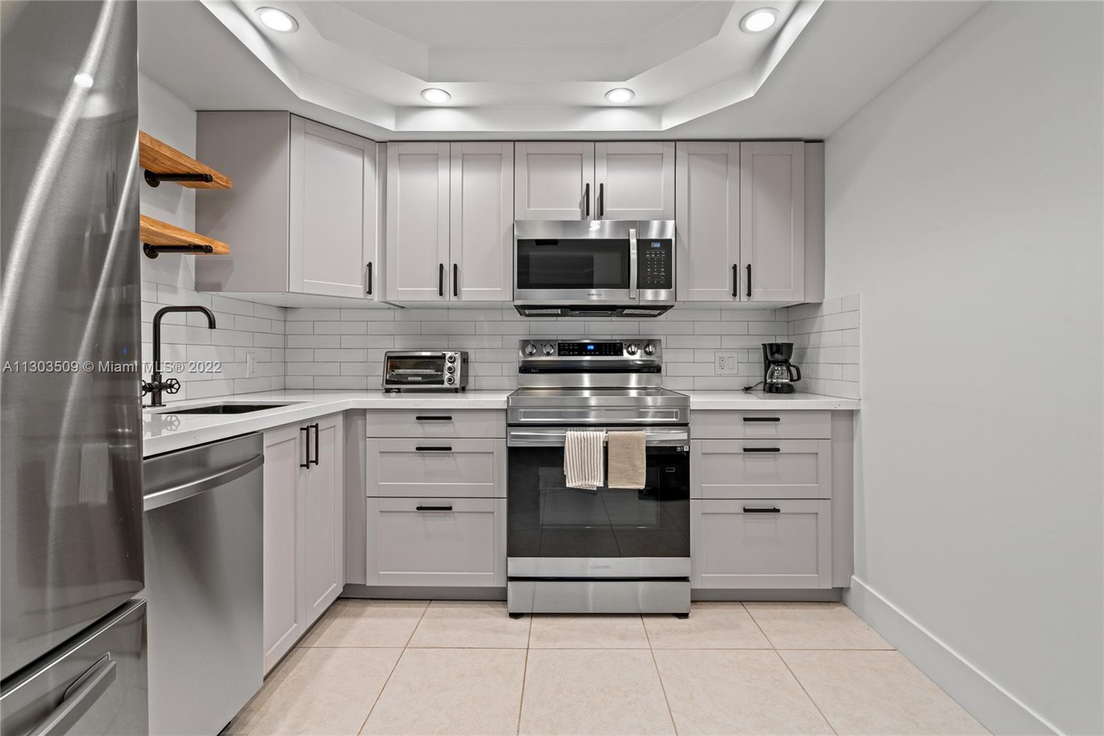 5701 Collins Ave # 712