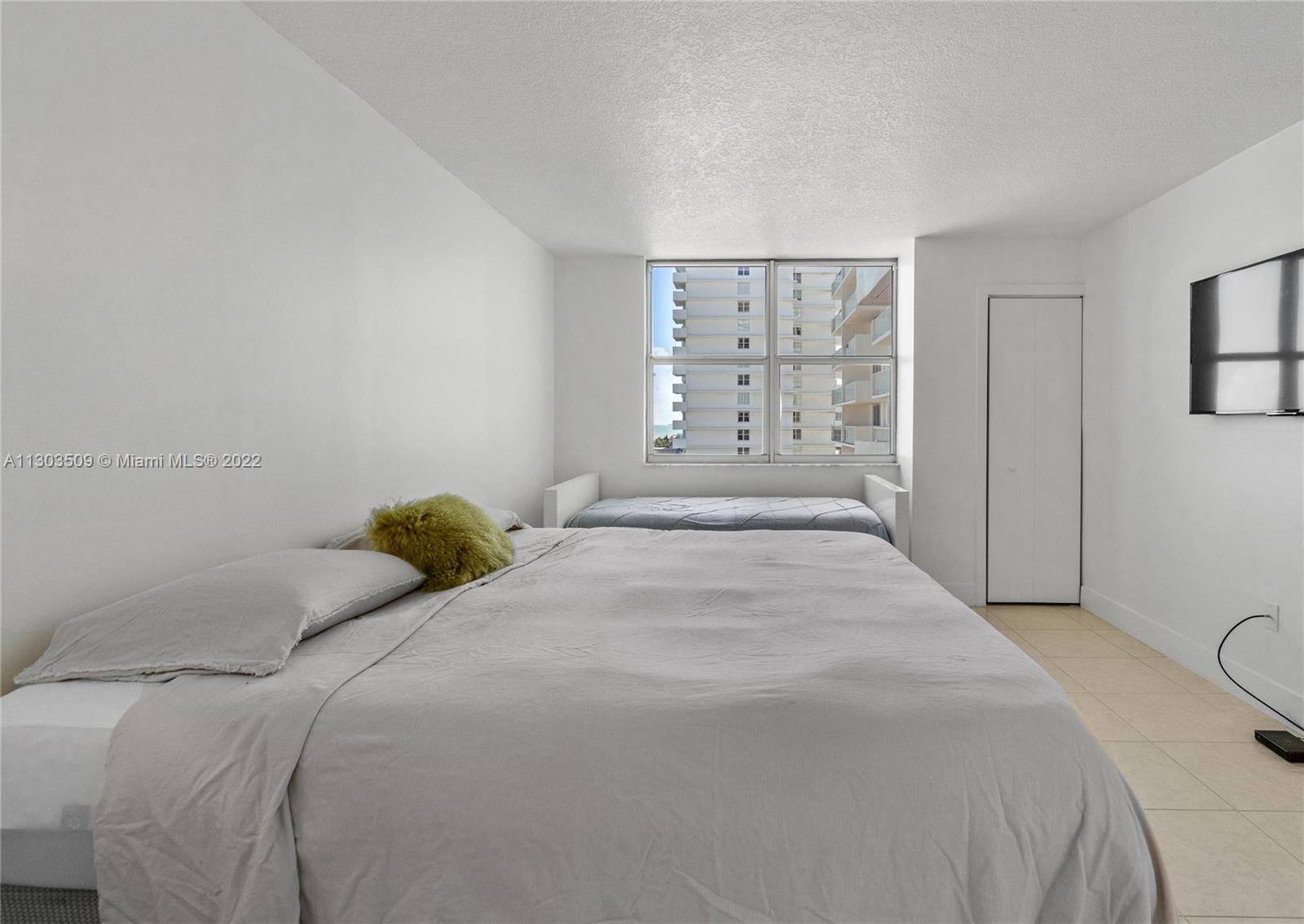 5701 Collins Ave # 712