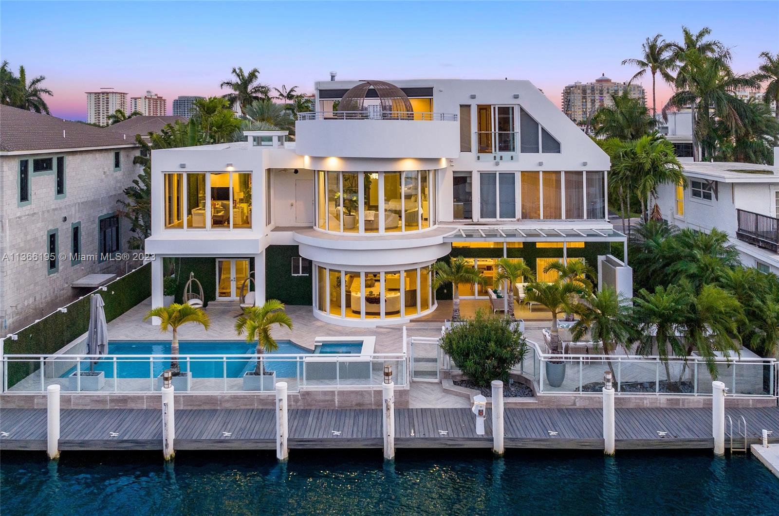 1319 Seminole Dr