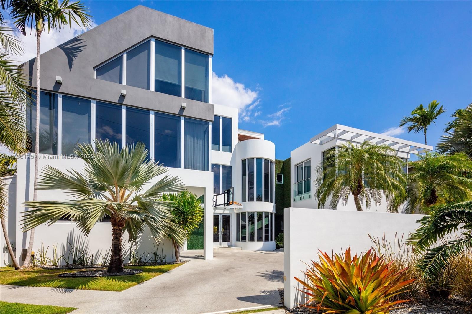 1319 Seminole Dr