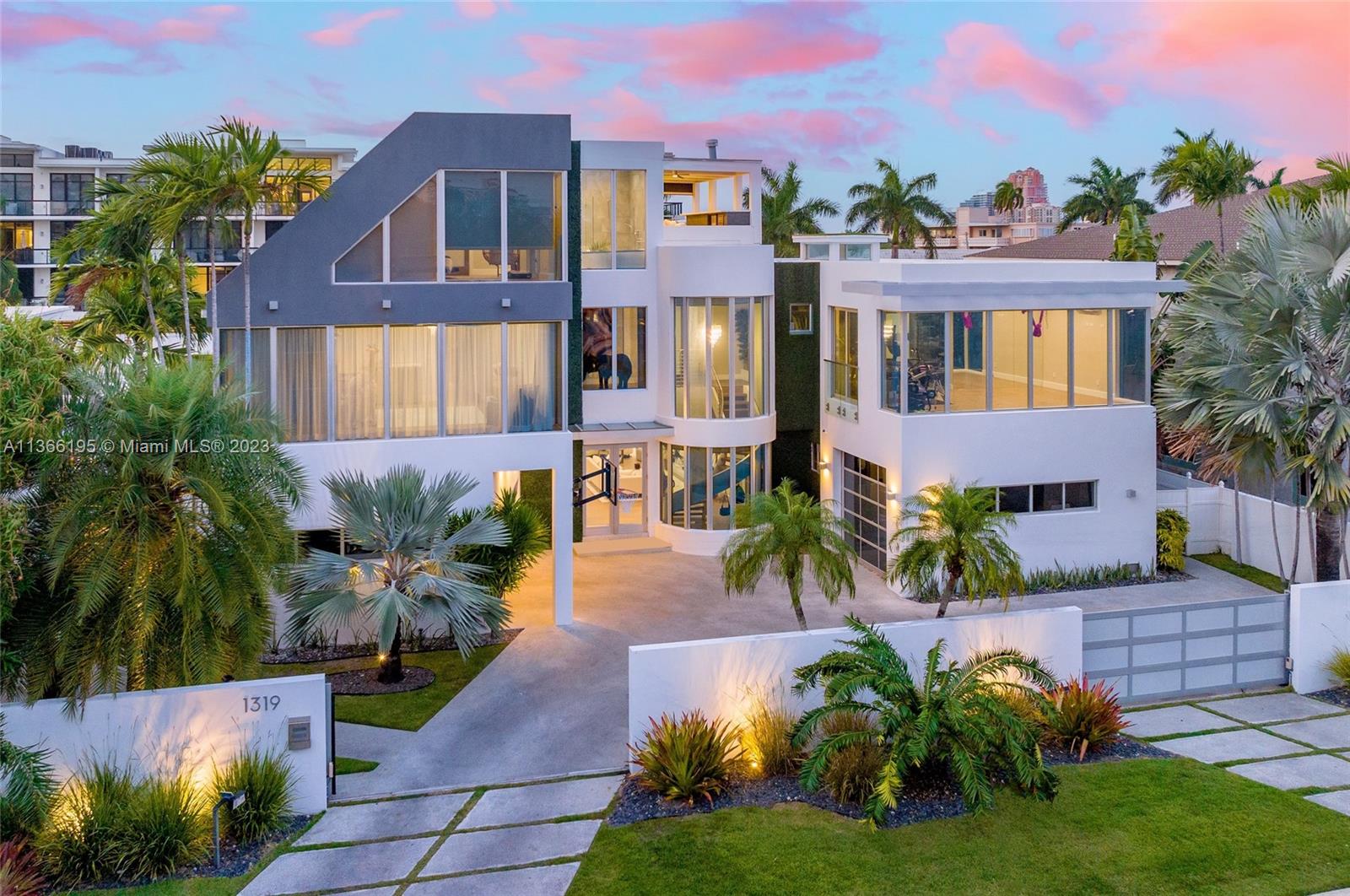 1319 Seminole Dr
