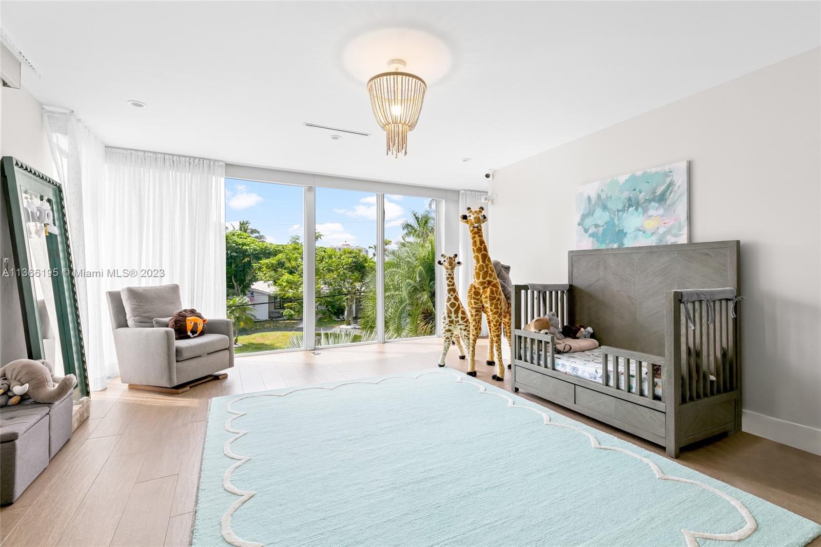 1319 Seminole Dr
