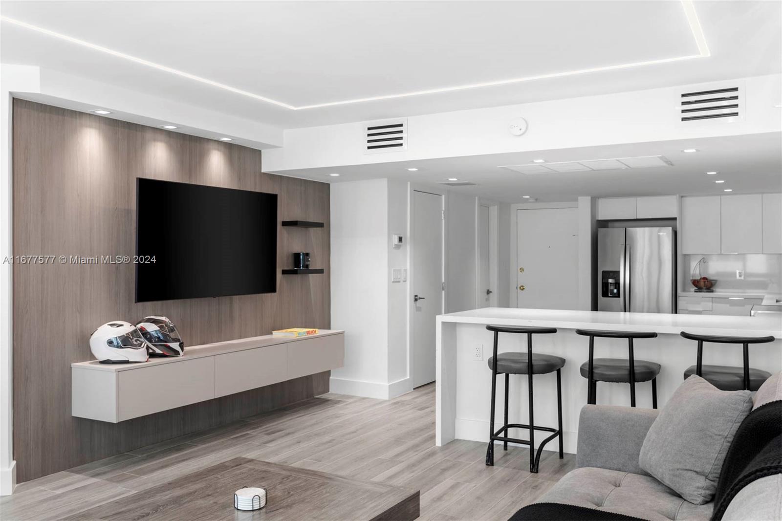5401 Collins Ave # 349