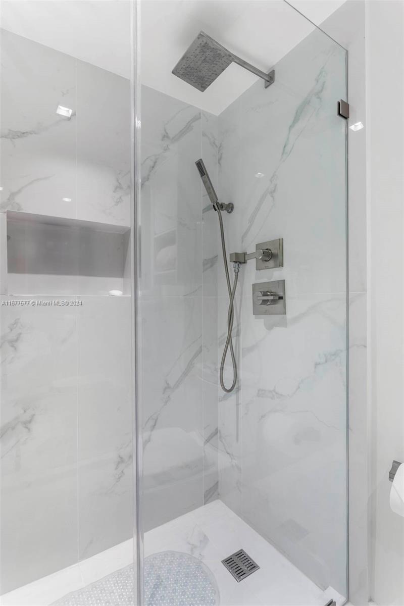 5401 Collins Ave # 349