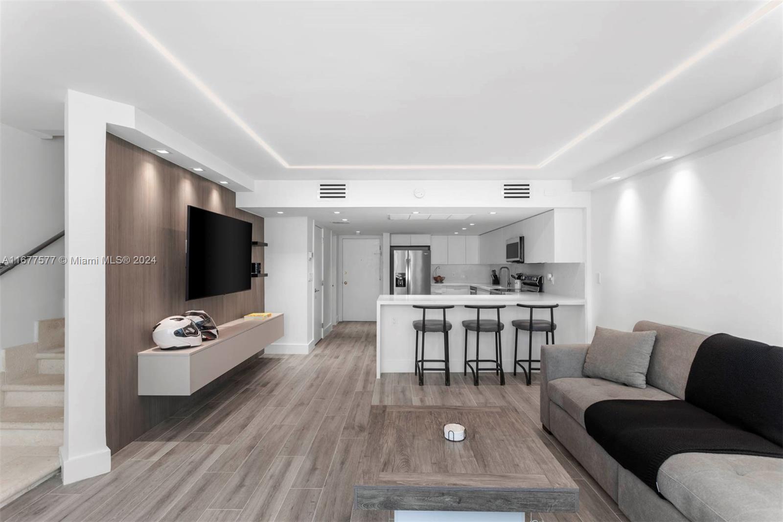 5401 Collins Ave # 349