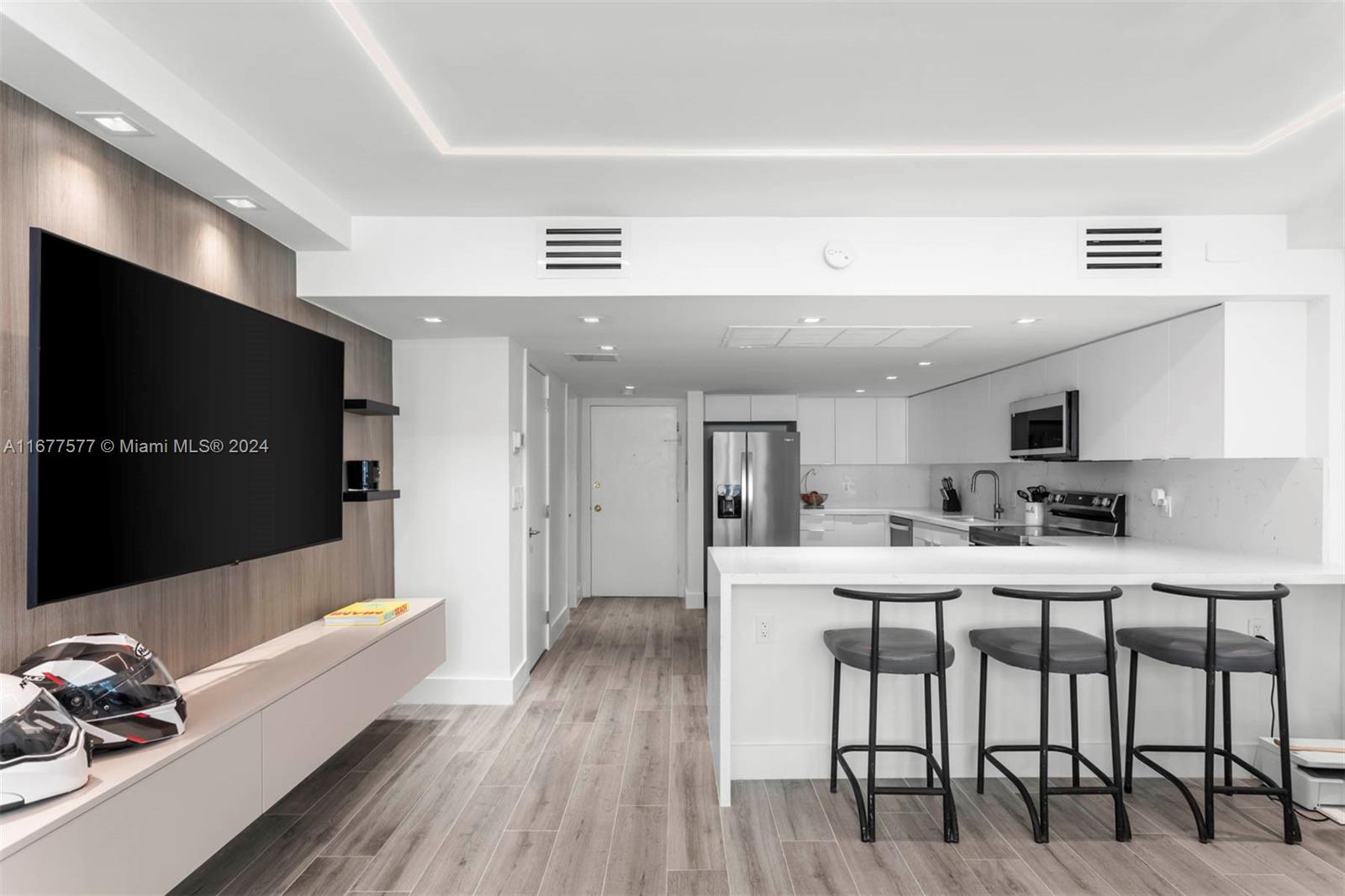 5401 Collins Ave # 349
