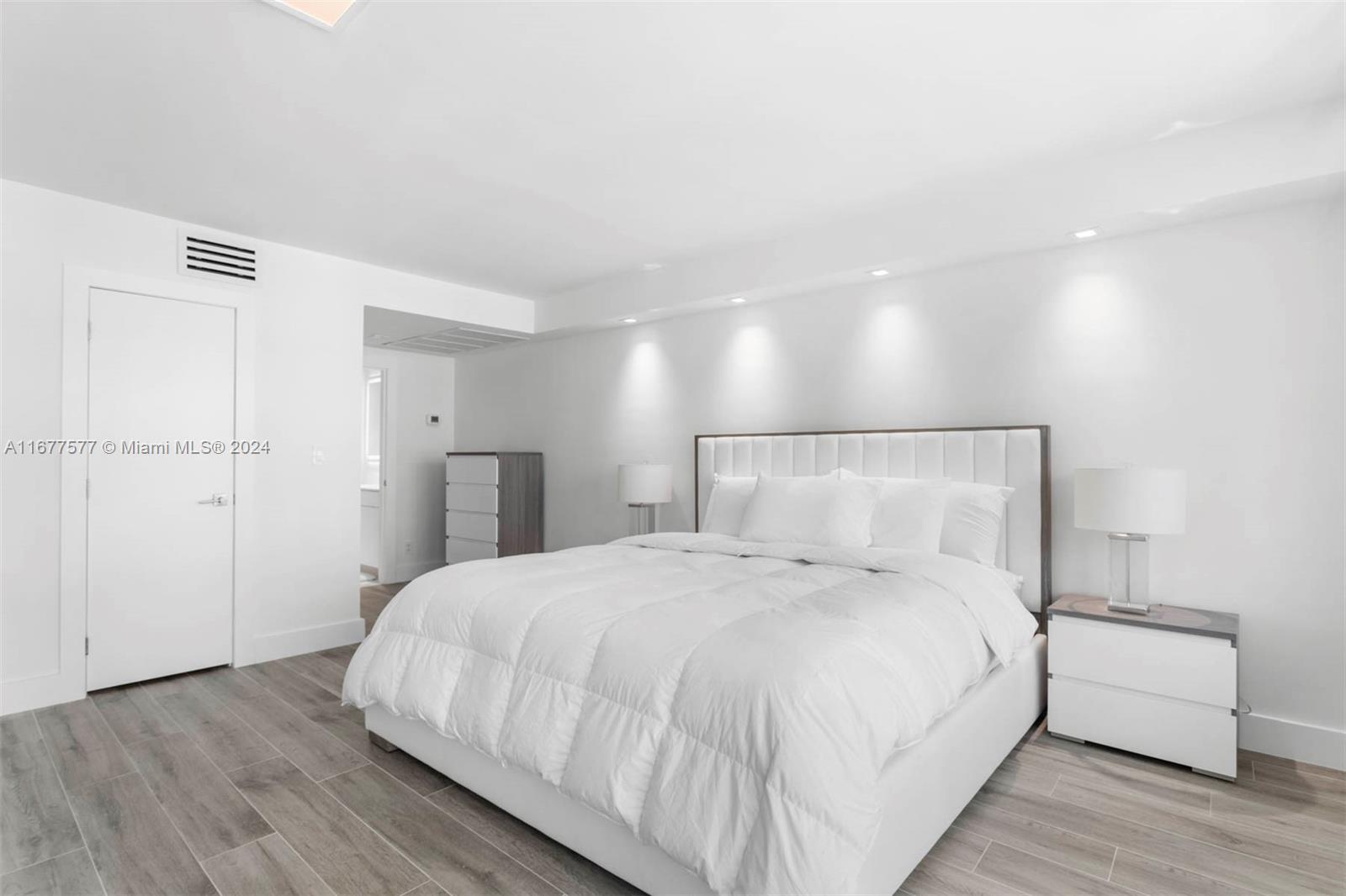 5401 Collins Ave # 349