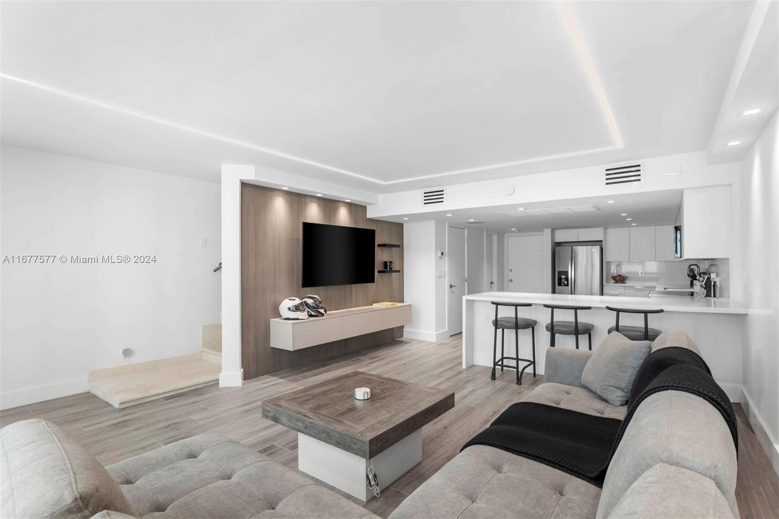 5401 Collins Ave # 349