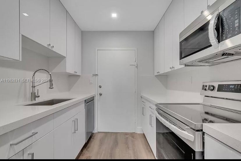 5401 Collins Ave # 411