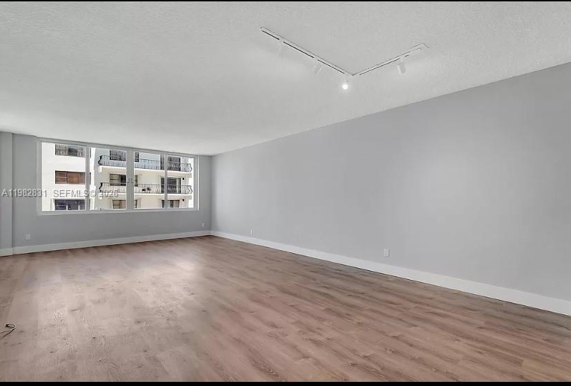 5401 Collins Ave # 411