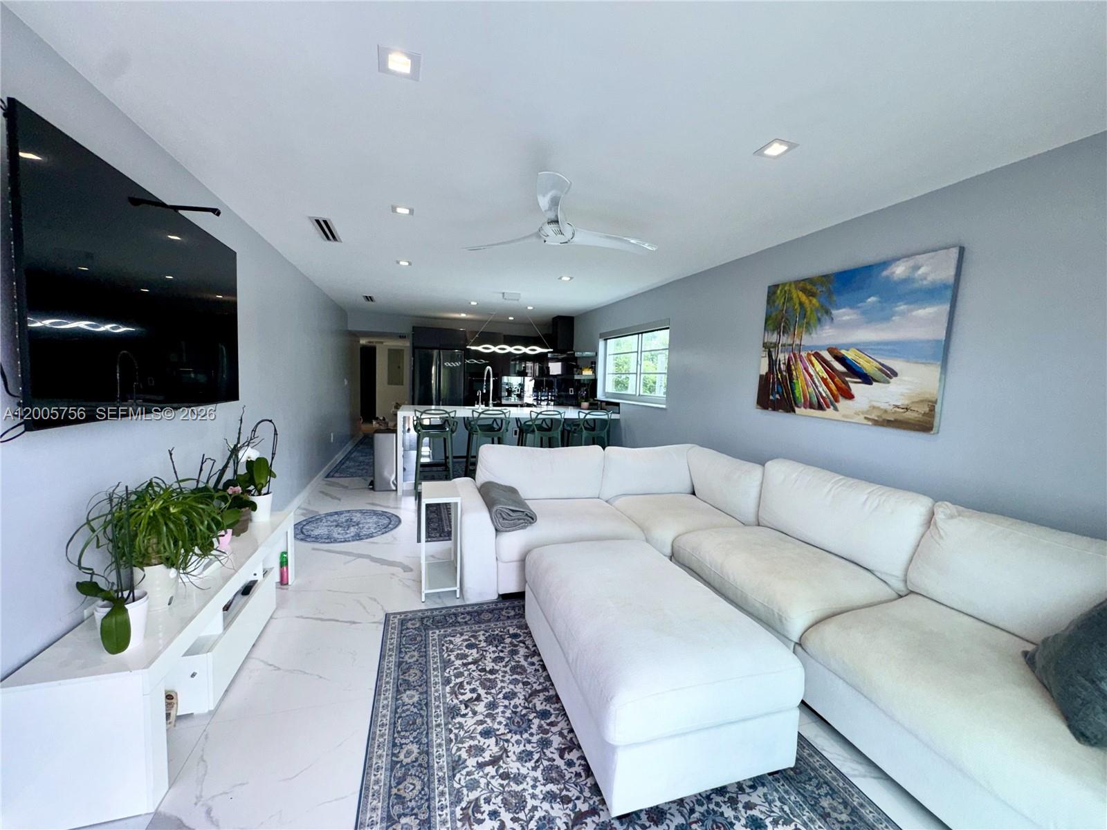 1428 Euclid Ave # 207