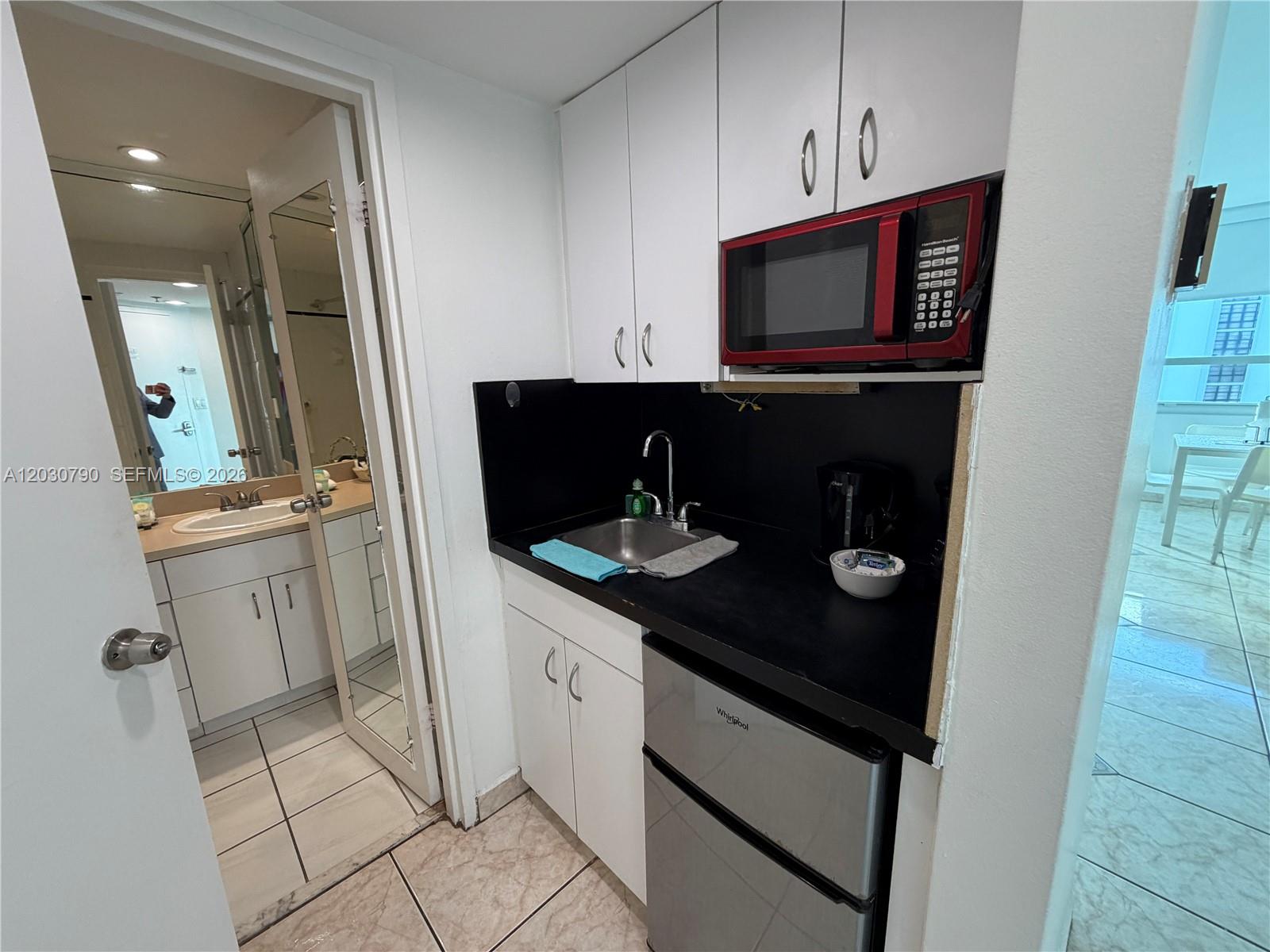 5445 Collins Ave # 1506