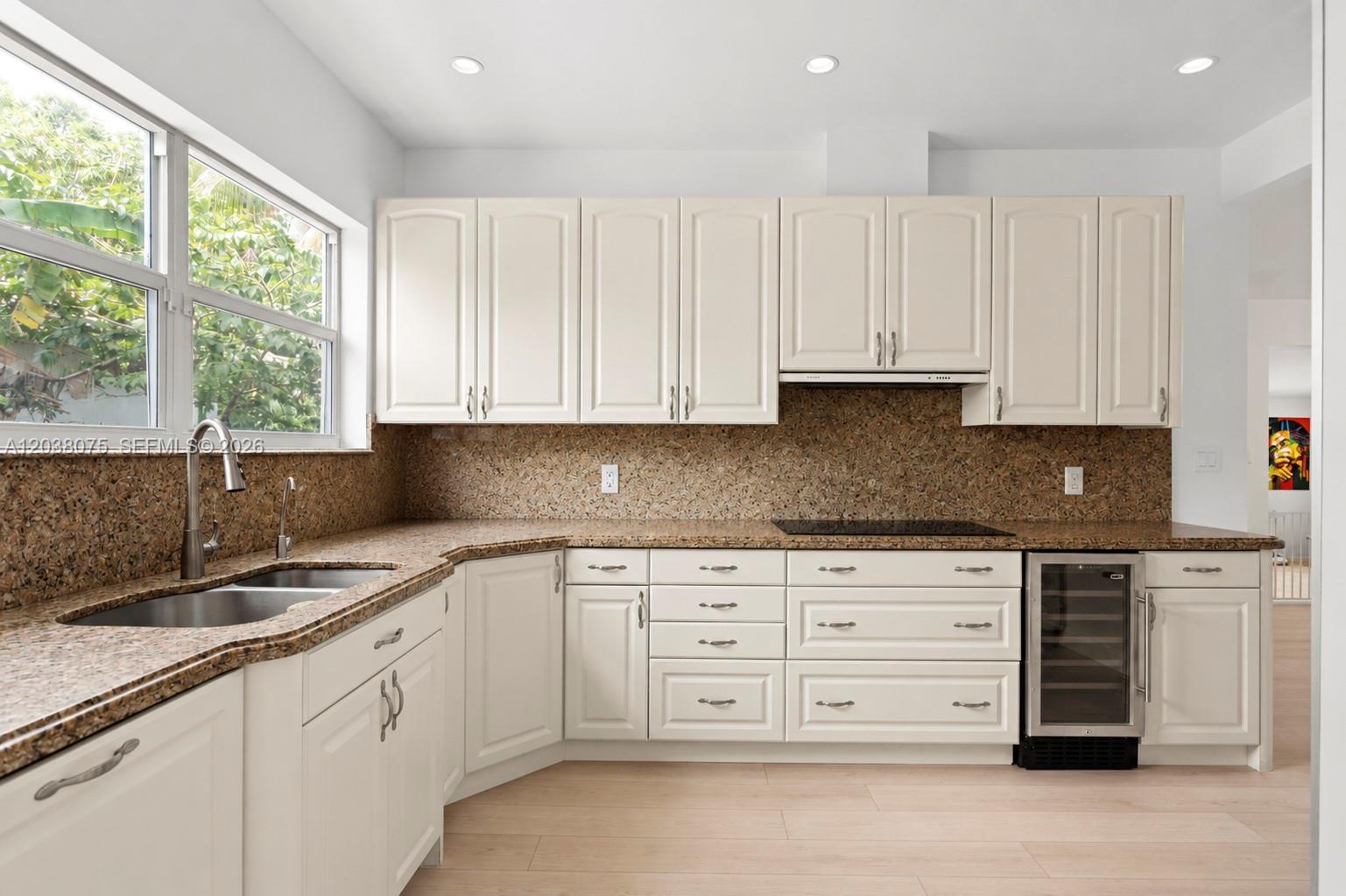 7611 Miami View Dr