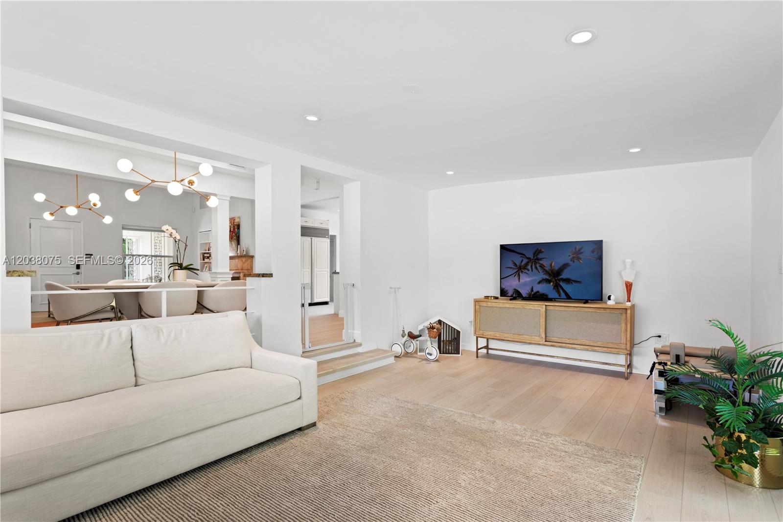 7611 Miami View Dr