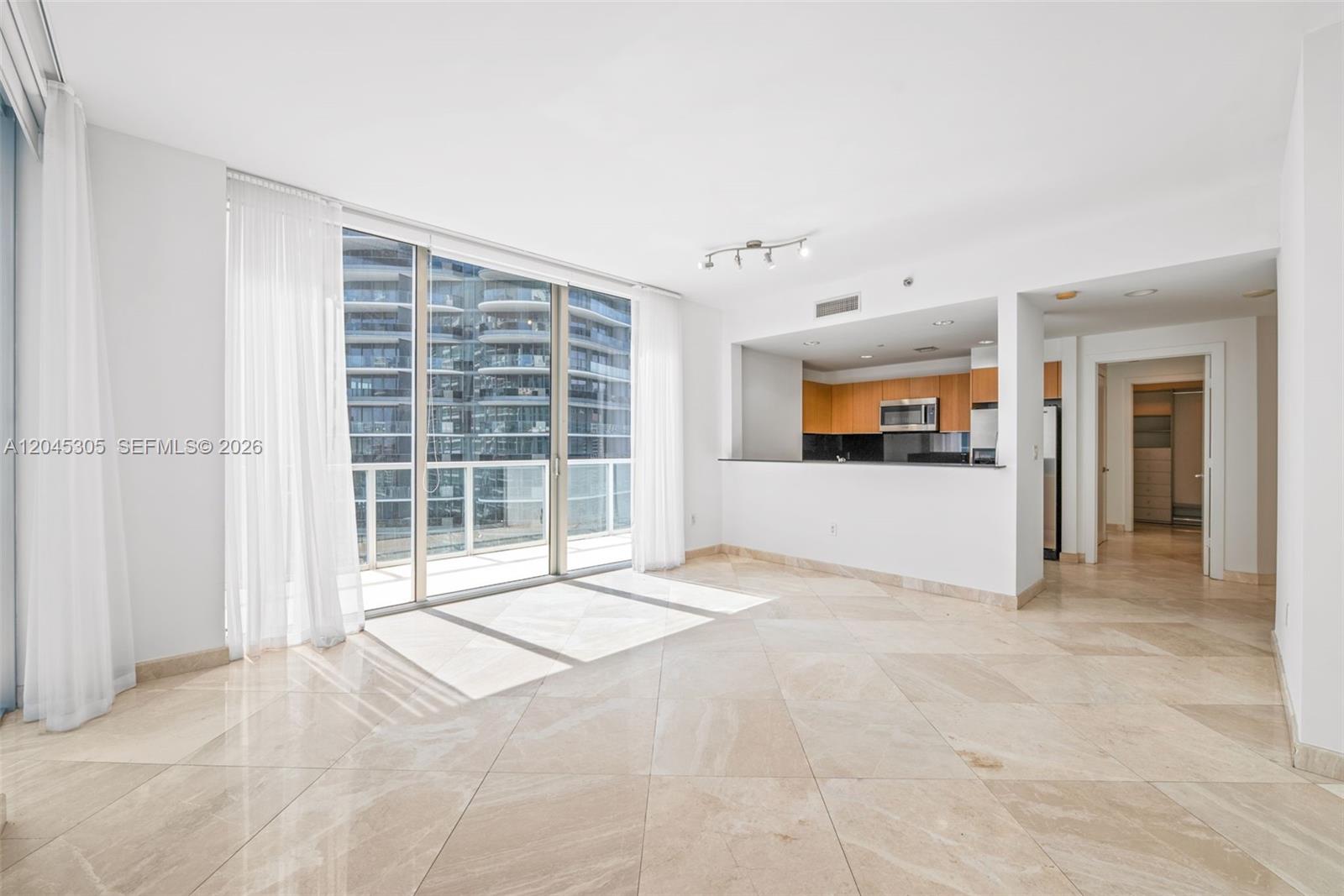 1050 Brickell Ave # 3314