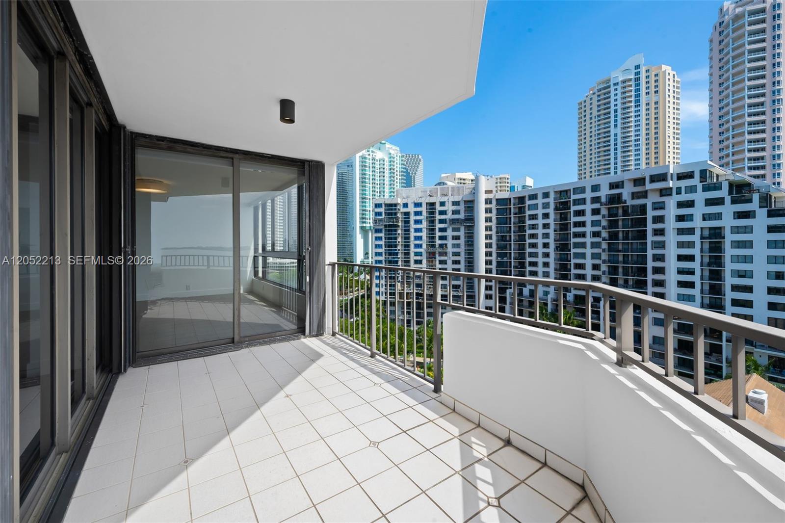 520 Brickell Key Dr # A1206